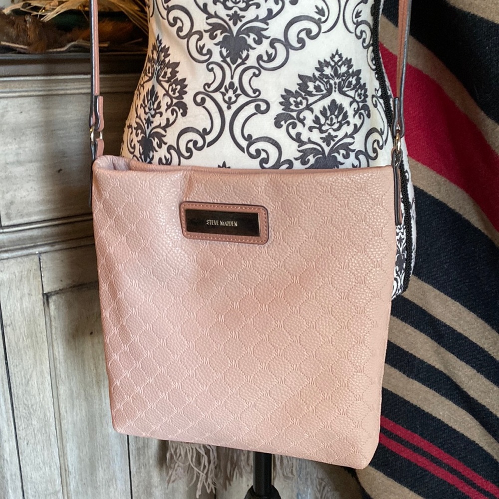 Steve Madden pink crossbody.